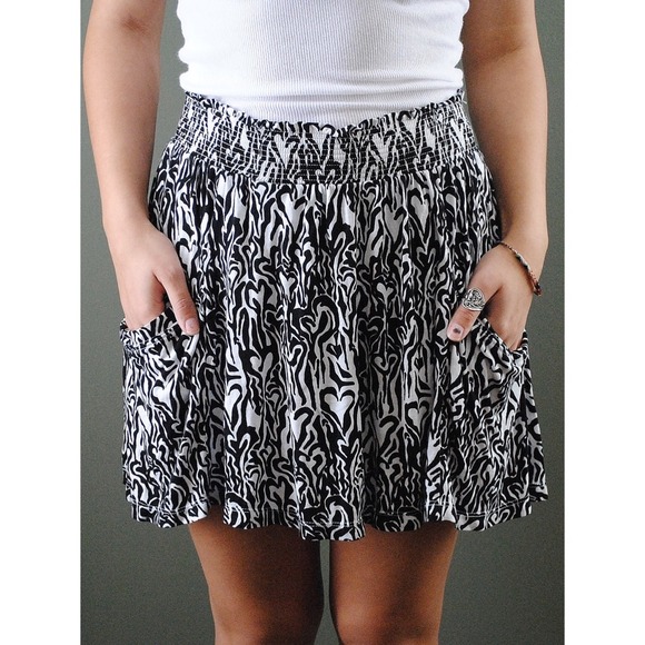Heart pattern flowy skirt