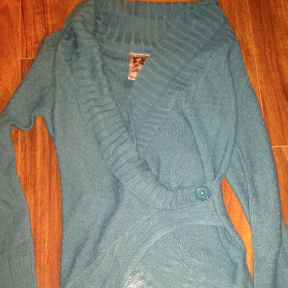 *SALE* Blue sweater with button front design