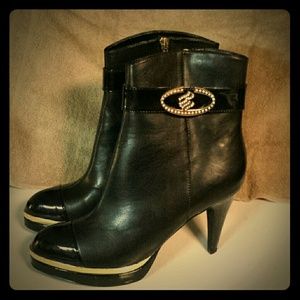 Never worn. Roca wear boots