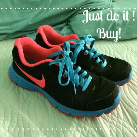 Nike Shoes - Nike 9.5 sneakers