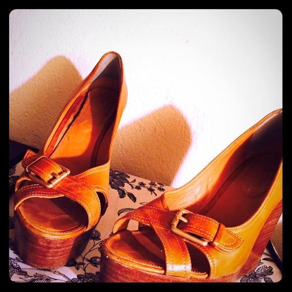 Trade BCBG Wedges @msleigh