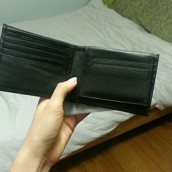 **SOLD** NWOT Kenneth Cole Men's wallet - Picture 3 of 4