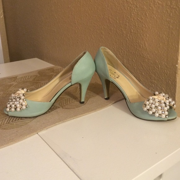 ⭐️ Jeweled Princess Heels - Picture 2 of 4