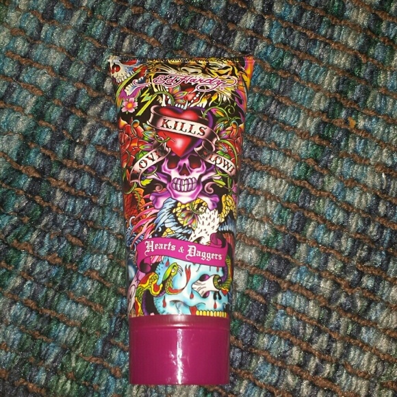 Hearts and Daggers body wash by Edhardy