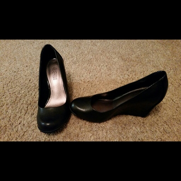 Kenneth Cole Reaction Black Wedges