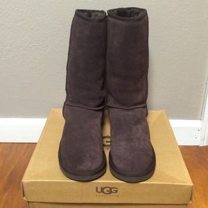 Uggs classic tall Chocolate woman's size US 8