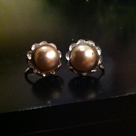 Vintage "Pearl" Rhinestone screw back
