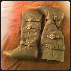 CARRINI Bucco Buckle Flat Boot