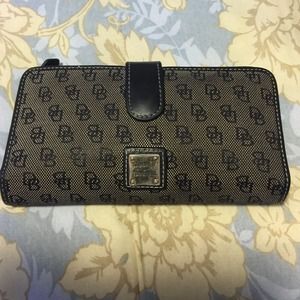 Dooney & Bourke wallet
