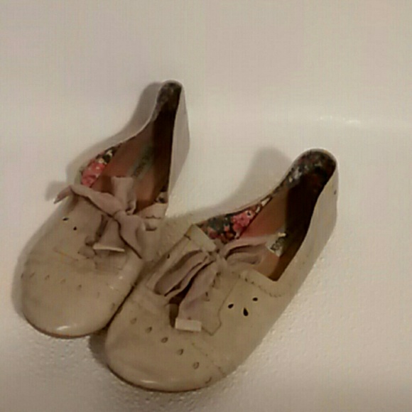 Steve Madden cut out loafers