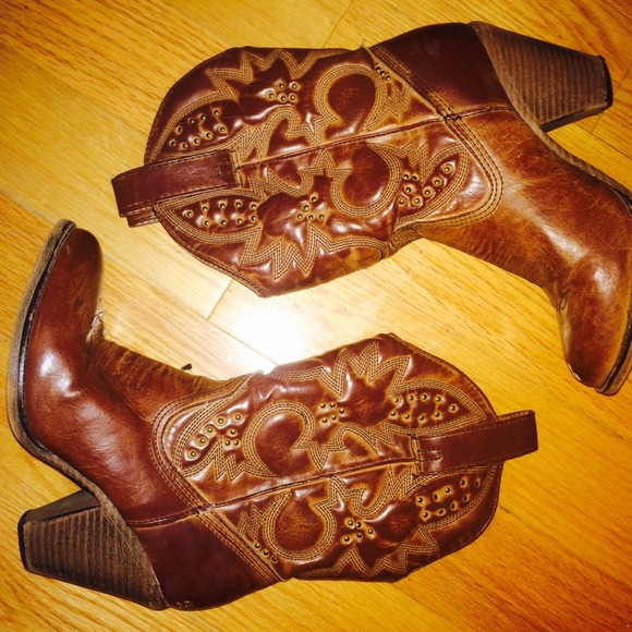 Cowgirl Boots 👢