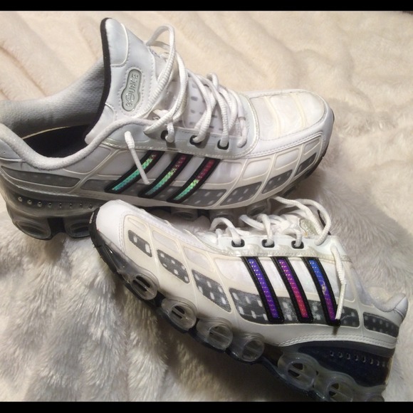 NWOT MENS ADIDAS BOUNCE RUNNING SHOES