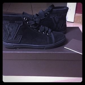 Brand New LV sneaker !!!! 100% real with box