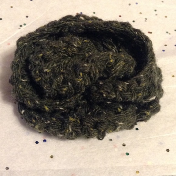 Handmade Olive Green Crochet Flower Pin - Picture 3 of 4