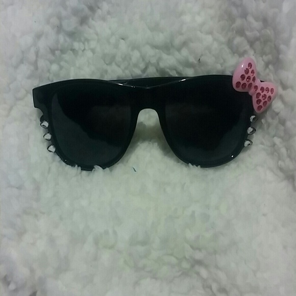 Hello kitty sunglasses