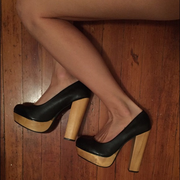Wooden and black pumps size 8.5