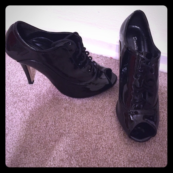 All black pump