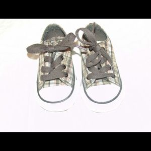 TODDLERS PLAID CONVERSE SIZE FIVE WORN ONCE MID