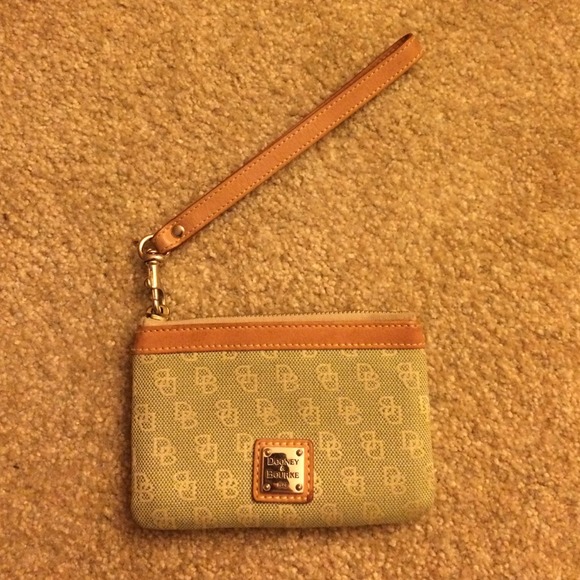 Dooney & Bourke wristlet