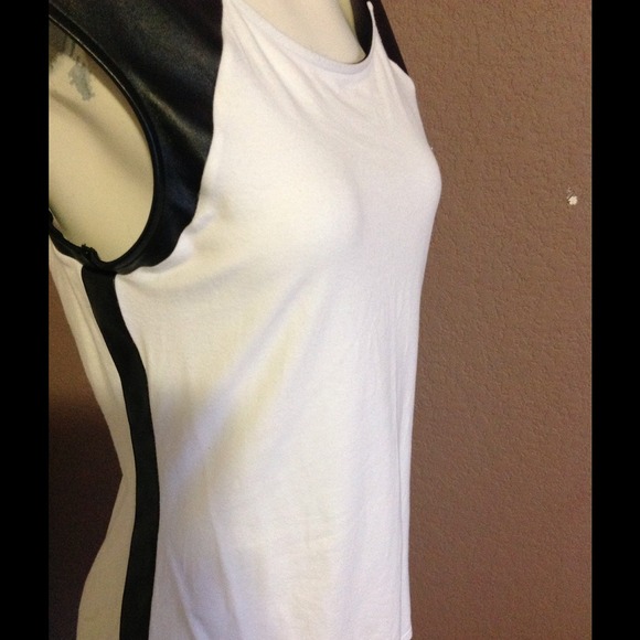 Express top ❗️SOLD❗️ - Picture 1 of 4