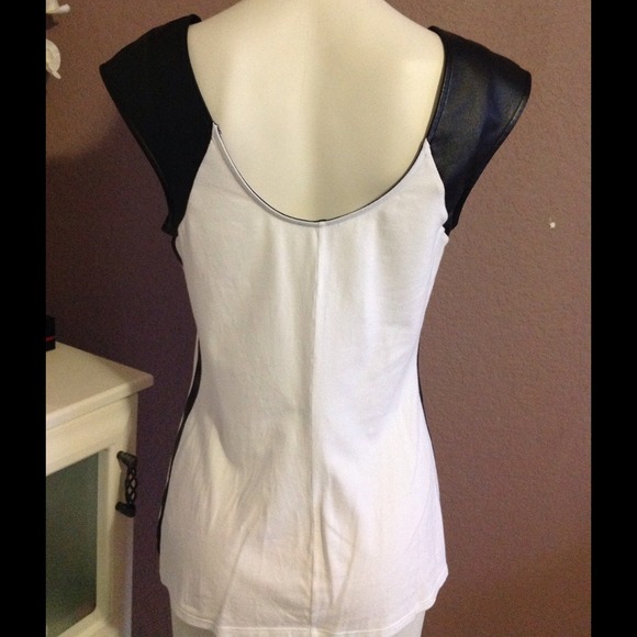 Express top ❗️SOLD❗️ - Picture 2 of 4