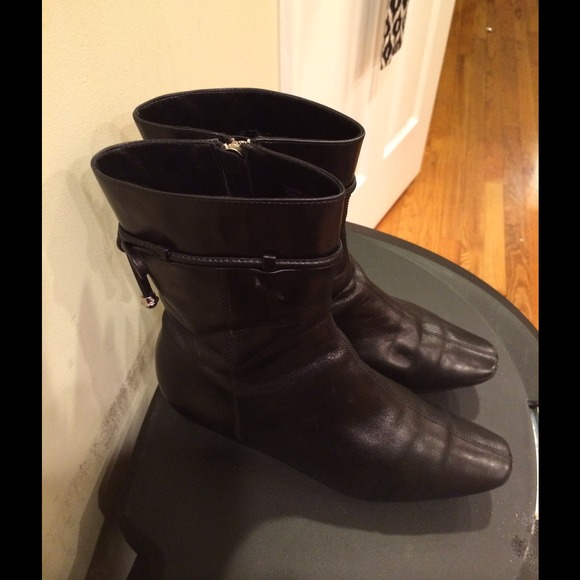 Elie Tahari short boots