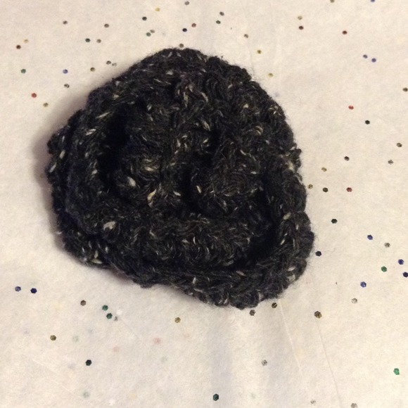 Handmade Black Crochet Flower Pin. - Picture 4 of 4