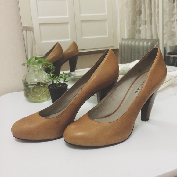 Via Spiga heels 8.5size - Picture 4 of 4