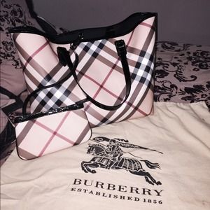 💯% Authentic Burberry tote