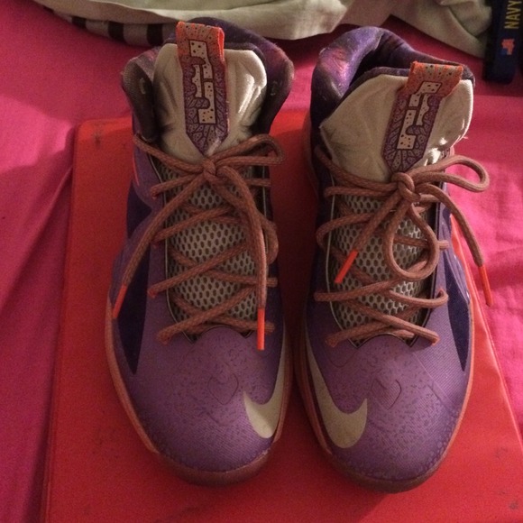 Womens Deadstock Lebrons.