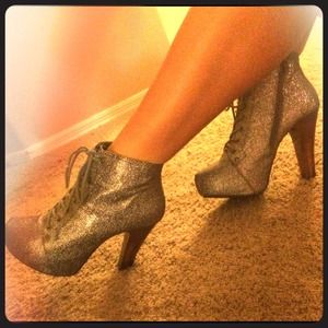 Silver/grey bootie