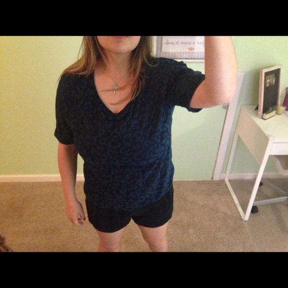 💥SOLD💥Loft shirt - Picture 3 of 3