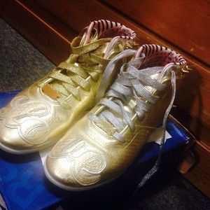 Never worn Gold reebok