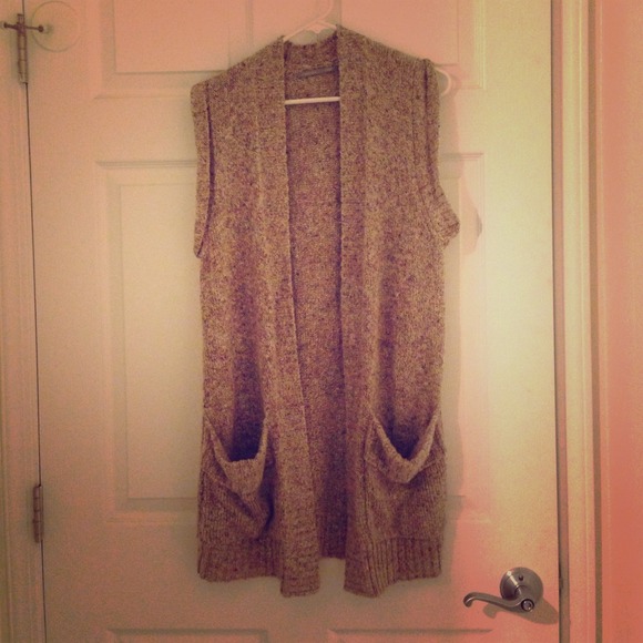 Sleeveless sweater/cardigan