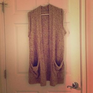 Sleeveless sweater/cardigan