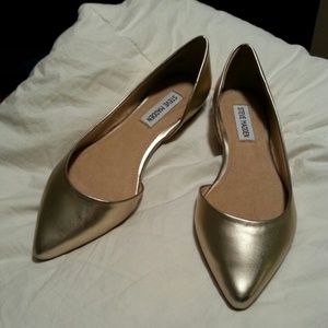 Sz 7 brand new gold Steve Madden flats