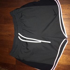 Black nike active shorts