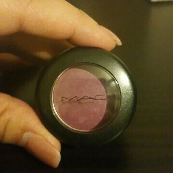 MAC Cosmetics Plum Dressing Eyeshadow (single)
