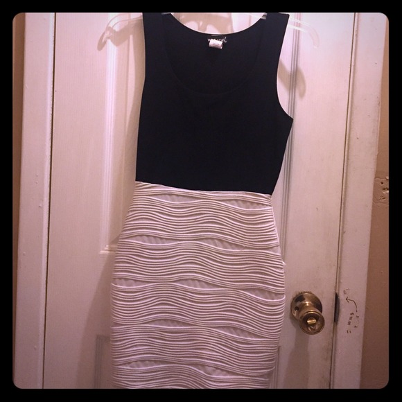 Black and White classy dress 😍💋