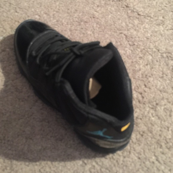 Jordan Gamma Blue 11s - Picture 2 of 3