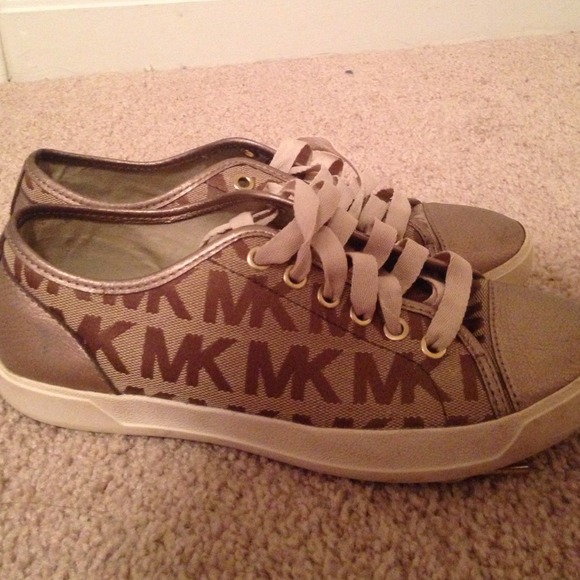 Michael kors shoes - Picture 2 of 3