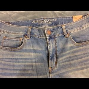 American Eagle Outfitters faded blue NWT Jeans 16