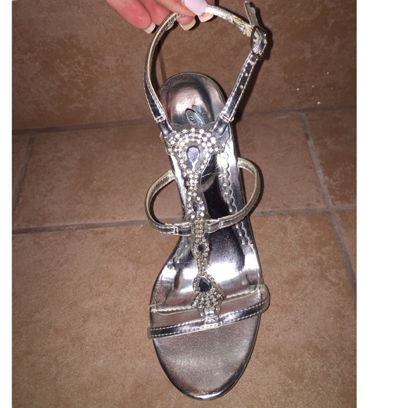 Sexy All Silver Heels! Rhinestones&delicate straps