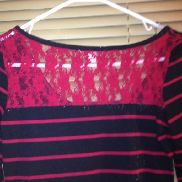Black and red strip top - Picture 2 of 2