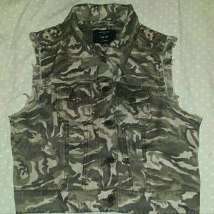 L army studed vest