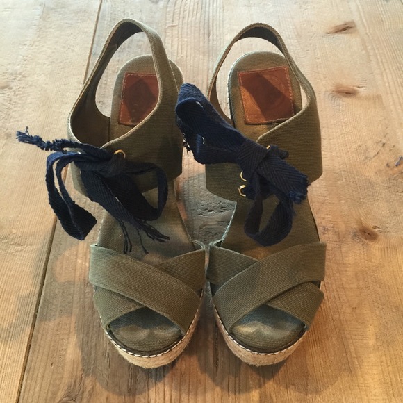 Tory burch wedge heels size 6