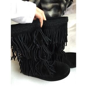 Black fringe boots