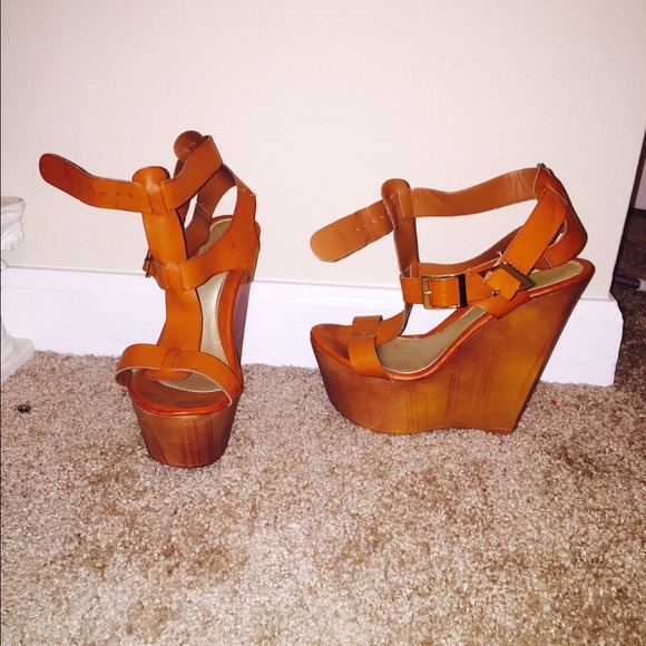 Brand new, never worn wedges, perfect for summer!!