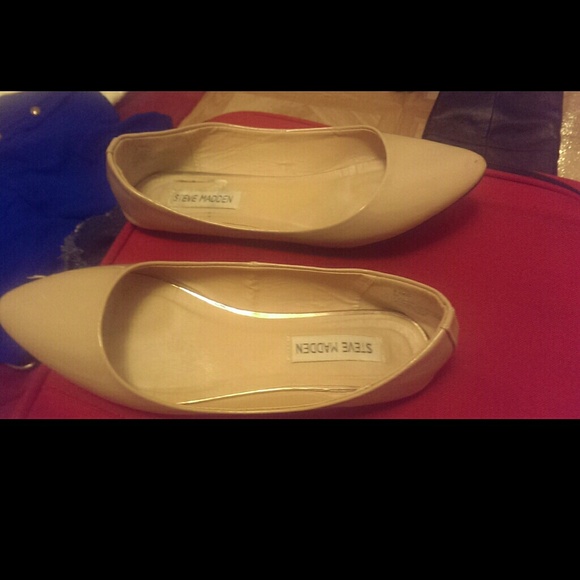 SOLD. Steve Madden flats