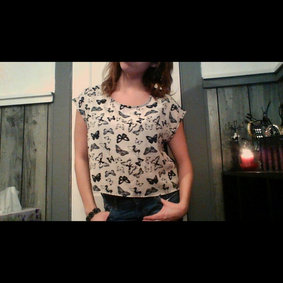 Flirty Butterfly Top - Picture 2 of 4